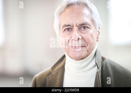 Hamburg, Deutschland. 04. April 2022. John Neumeier, Ballettdirektor und Chefchoreograph der Compagnie beim Hamburg Ballett, vor einer Pressekonferenz im Ballettzentrum. Quelle: Christian Charisius/dpa/Alamy Live News Stockfoto