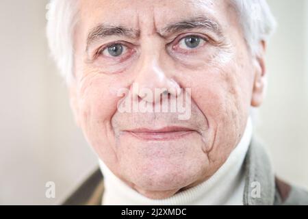 Hamburg, Deutschland. 04. April 2022. John Neumeier, Ballettdirektor und Chefchoreograph der Compagnie beim Hamburg Ballett, vor einer Pressekonferenz im Ballettzentrum. Quelle: Christian Charisius/dpa/Alamy Live News Stockfoto