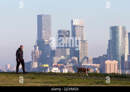 Trotz des kalten Wetters in London konnten die Menschen im Greenwich Park laufen sehen. Bilder aufgenommen am 2.. April 2022. © Belinda Jiao jiao.bilin@gmail.com Stockfoto