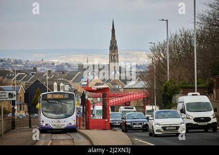 Bradford geführte Busroute mit einem ersten Einzeldeckerbus nach Halifax Stockfoto