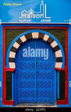 Tunesien, Hammamet, bunte Tür in der Medina Stockfoto