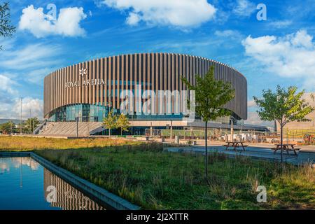 Royal Arena in Kopenhagen, Dänemark unter blauem Himmel Stockfoto