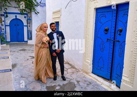 Tunesien, Hammamet, Brautpaar in der Medina Stockfoto