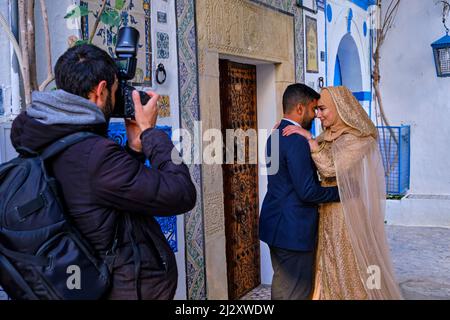 Tunesien, Hammamet, Brautpaar in der Medina Stockfoto