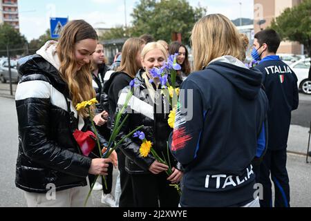 Zanelli Pool, Savona, Italien, 04. April 2022, Die Ankunft der ukrainischen Nationalmannschaft des Synchronschwimmens in Savona, wo es die Weltmeisterschaft in Budapest vorbereiten wird 2022. Juni während der ukrainischen Nationalmannschaft des Synchronschwimmens in Savona - Syncro Stockfoto