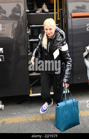 Savona, Italien. 04. April 2022. Die Ankunft der ukrainischen Nationalmannschaft des synchronisierten Schwimmens in Savona, wo sie die Weltmeisterschaft in Budapest vorbereiten wird 2022. Juni während der ukrainischen Nationalmannschaft des synchronisierten Schwimmens in Savona, Syncro in Savona, Italien, April 04 2022 Quelle: Independent Photo Agency/Alamy Live News Stockfoto