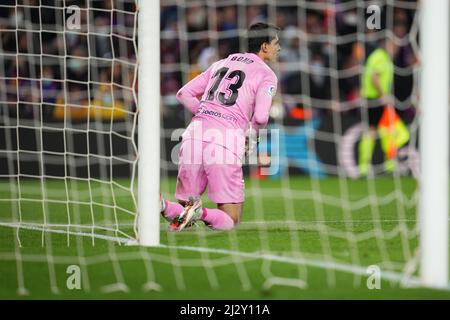 Yassine Bounou Bono vom FC Sevilla während des La Liga-Spiels zwischen dem FC Barcelona und dem FC Sevilla spielte am 3. April 2022 im Camp Nou Stadium in Barcelona, Spanien. (Foto von Sergio Ruiz / PRESSINPHOTO) Stockfoto