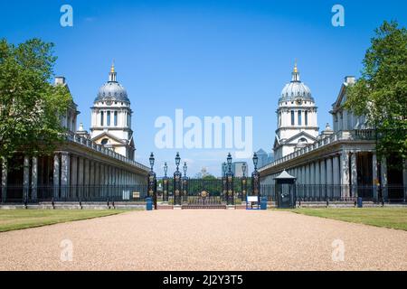 Old Royal Naval College, Greenwich, London, Großbritannien. Ein Blick auf das von Sir Christopher Wren entworfene Wahrzeichen, das heute Teil der University of Greenwich ist. Stockfoto