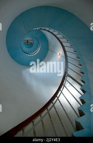 Wendeltreppe im Leuchtturm Lyngvig, Holmsklit, West Jütland, Dänemark, Stockfoto