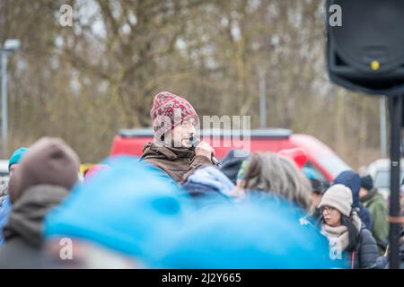 Regensburg, Bayern, Deutschland, 26. Januar 2022: Demonstranten der Antifa-Linken Antifaschisten bei einer Anti-Corona-Demonstration in Regensburg mit Bannershi Stockfoto