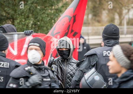 Regensburg, Bayern, Deutschland, 26. Januar 2022: Demonstranten der Antifa-Linken Antifaschisten bei einer Anti-Corona-Demonstration in Regensburg mit Bannershi Stockfoto