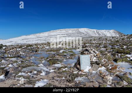 Mount Katahdin Summit Tablelands, Schnee, Winter, Alpine Zone, Northern Terminus Appalachian Trail, Baxter State Park, höchster Berg in Maine. Stockfoto