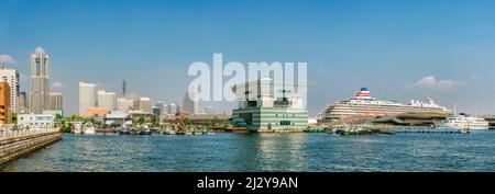 Das Schiff Asakusa 2 im internationalen Kreuzfahrtpassagental Osanbashi Yokohama, Kanagawa, Japan Stockfoto