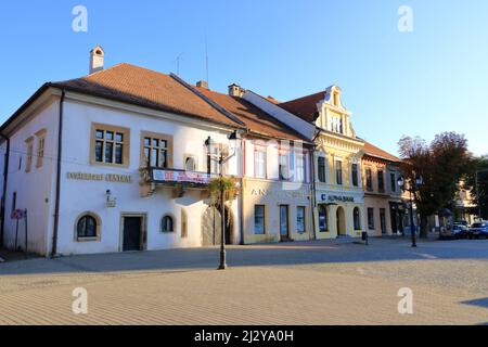 September 8 2021 - Bistrita, Bistritz, Rumänien: Blick auf alte Häuser in der Altstadt Rumäniens Stockfoto