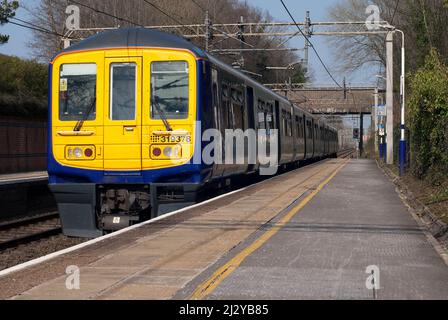 Elektrische Mehrfacheinheit der Klasse 319 an der Station Alderley Edge Stockfoto