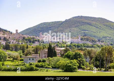 Assisi; Basilica di Santa Chiara, Duomo San Rufino; Stadtbild Stockfoto