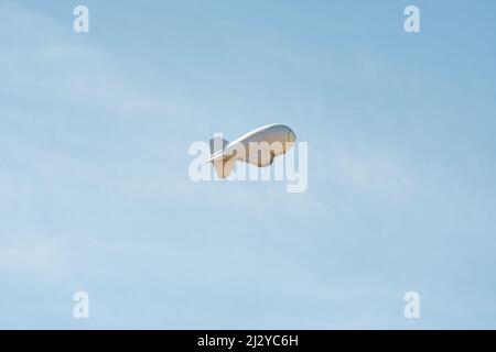 US Border Patrol Surveillance Blimp, Tethered Aerostat Radar System, TARS, US Mexico Border, nach unten schauendes Radar für Drogenschmugglerflugzeuge, Texas Stockfoto