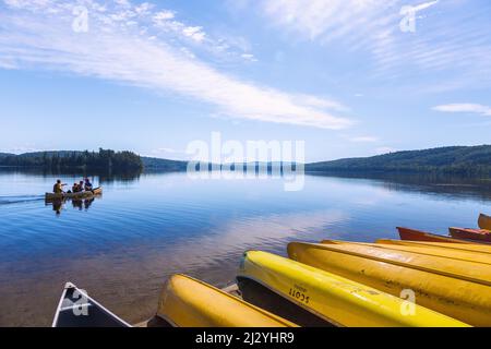 Algonquin Provincial Park; Lake of Two Fluss; Kanus Stockfoto