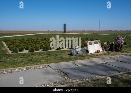 Grabovo Dio, Kroatien - 28. März 2022: Dieser Hangar wurde in ein Konzentrationslager für nicht-Serben aus Vukovar und Umgebung umgewandelt. Mehr Stockfoto