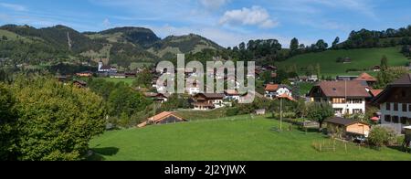 Das Dorf Charmey liegt in der Nähe des Dorfes Gruyères in der Fribourg-Zone, Schweiz Stockfoto