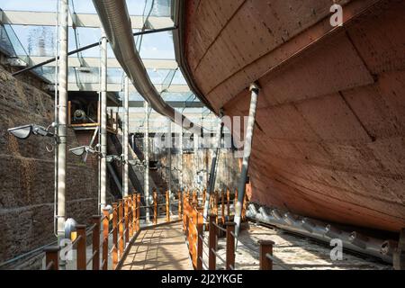 Der rostige Rumpf von Brunels SS Great Britain, im Museum in Bristol, Großbritannien. Stockfoto