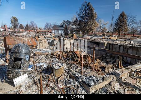 Louisville, Colorado - die Überreste nach dem Marshall Fire, dem zerstörerischsten Waldbrand Colorados, der im Dezember 2021 1.000 Häuser zerstörte. Das Fi Stockfoto