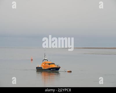 APPLEDORE, DEVON, Großbritannien - APRIL 2 2022: Das Appledore Rettungsboot, 16-16 'Mollie Hunt', ein Rettungsboot der Tamar-Klasse. Stockfoto