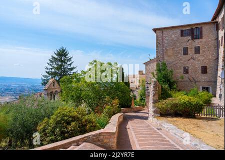 Gasse in Assisi, Provinz Perugia, Umbrien, Italien Stockfoto