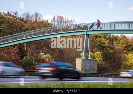 Private Autobahnbrücke des Hannover Golf Club über A2 bei Hannover-Garbsen, Deutsche Autobahn, Stockfoto