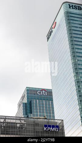 London. UK-03.30.2022. Außenansicht einiger der berühmten Finanzinstitute und Büros in Canary Wharf. Stockfoto