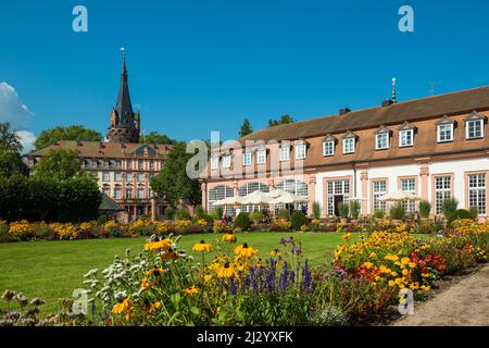 Lustgarten mit Schloss und Orangerie, Erbach, Odenwald, Hessen, Deutschland Stockfoto