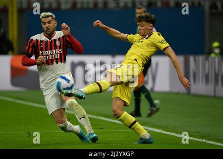 Roma, Italien. 04. April 2022. Aaron Hickey aus Bologna und Theo Hernandez aus Mailand während des Fußballspiels der Serie A zwischen Mailand und Bologna im Giuseppe-Meazza-Stadion in Mailand (Italien), 4.. April 2022. Foto Andrea Staccioli/Insidefoto Kredit: Insidefoto srl/Alamy Live News Stockfoto