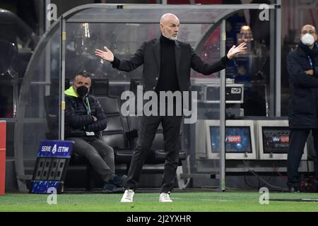 Roma, Italien. 04. April 2022. Stefano Pioli Trainer von Mailand während der Serie A Fußballspiel zwischen Mailand und Bologna im Giuseppe Meazza Stadion in Mailand (Italien), 4.. April 2022. Foto Andrea Staccioli/Insidefoto Kredit: Insidefoto srl/Alamy Live News Stockfoto