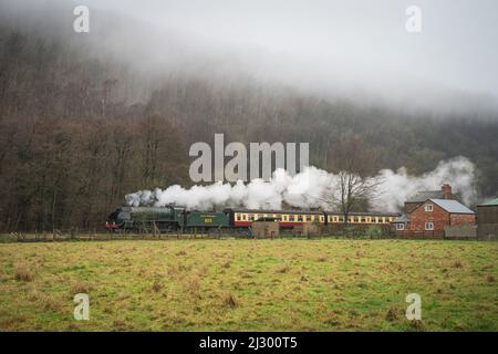 Santa Special Train, Moorlander, Dampfzug auf dem Weg von Pickering nach Grosmont über die Levisham Station in North York Moors UK Stockfoto