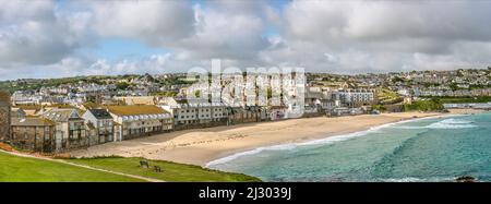 St. Ives Porthmeor Beach von der Inselhalbinsel aus gesehen, Cornwall, England, Großbritannien Stockfoto