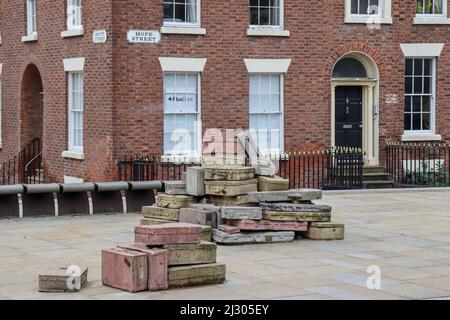 'A Case History' von John King, Street Art Skulptur, Hope Street, Liverpool Stockfoto