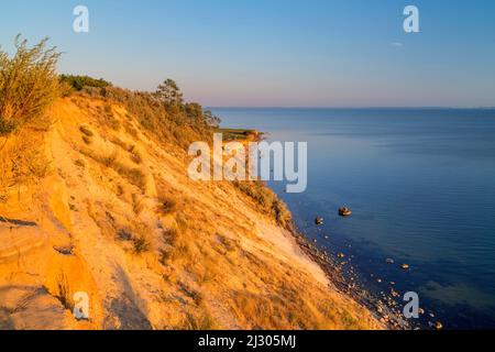 Steilküste am Bodden vor Klein Zicker, Insel Rügen, Mecklenburg-Vorpommern, Deutschland Stockfoto