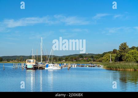 Hafen am Selliner See mit Blick auf die Granitzhütte, Ostseebad Sellin, Insel Rügen, Mecklenburg-Vorpommern, Deutschland Stockfoto