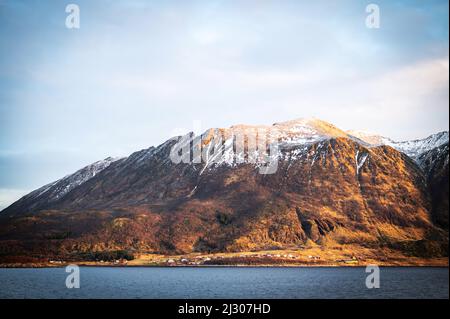 Küstenlandschaft am Morgen in Risoyhamn, Nordland, Norwegen, Europa Stockfoto