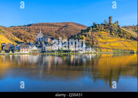 Beilstein mit der Burgruine Metternich, Mosel, Rheinland-Pfalz, Deutschland Stockfoto