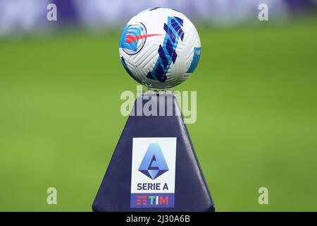San Siro Stadium, Mailand, Italien, 04. April 2022, Eine allgemeine Ansicht der offiziellen Serie A Tim Spielball während AC Mailand vs Bologna FC - italienische Fußball Serie A Spiel Stockfoto