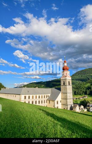 Wallfahrtskirche Maria Schnee mit Servitenkloster, Maria Luggau, Lesachtal, Karnischen Alpen, Kärnten, Österreich Stockfoto