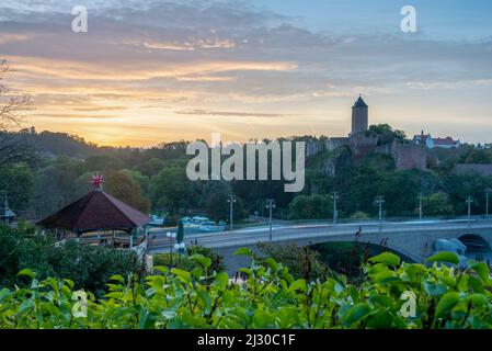 Sonnenaufgang hinter Schloss Giebichenstein, Halle, Sachsen-Anhalt, Deutschland Stockfoto