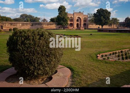 Agra, Indien. Eingangstor in den Garten rund um den Itimad-ud-Dawlah. Stockfoto