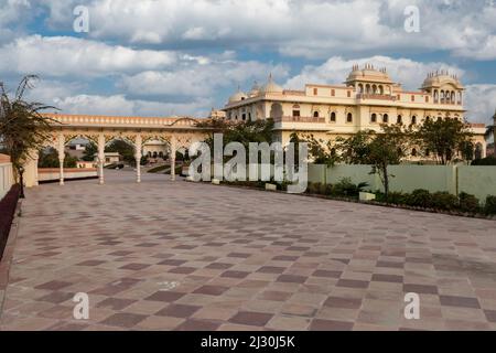 Bharatpur, Rajasthan, Indien. Laxmi Niwas Palace Hotel, ein modernes Hotel neben dem Laxmi Vilas Palace Hotel, einem Heritage Hotel. Stockfoto