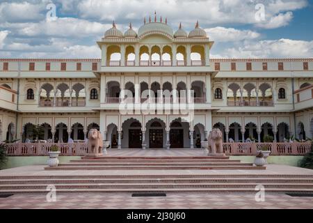 Bharatpur, Rajasthan, Indien. Laxmi Niwas Palace Hotel, ein modernes Hotel neben dem Laxmi Vilas Palace Hotel, einem Heritage Hotel. Stockfoto