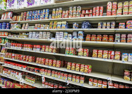 Miami Florida, Kmart im Inneren Gang Konserven Lebensmittel Suppen Fleisch, Regale Regale zeigen Verkaufspreise Stockfoto