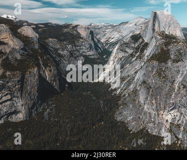 Der Half Dome vom Glacier Point im Yosemite National Park aus gesehen Stockfoto