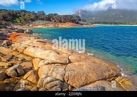 Hosens Point und die Strzelecki Peaks, Flinders Island Stockfoto