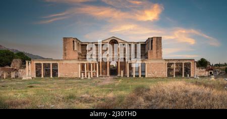 Der Tempel der Artemis in Sardis bei Sonnenaufgang. Türkei touristische Reiseziele. Salihli -Manisa - TÜRKEI Stockfoto